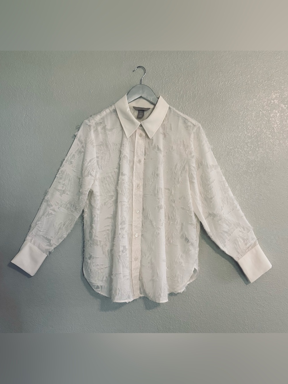 Ladies H&M Textured Button Front Blouse. Size L